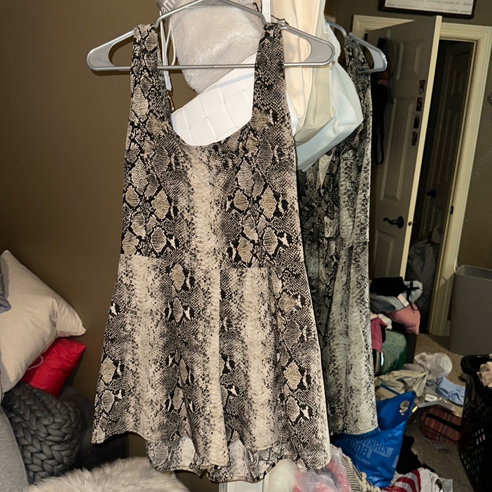 snakeskin romper w cute back